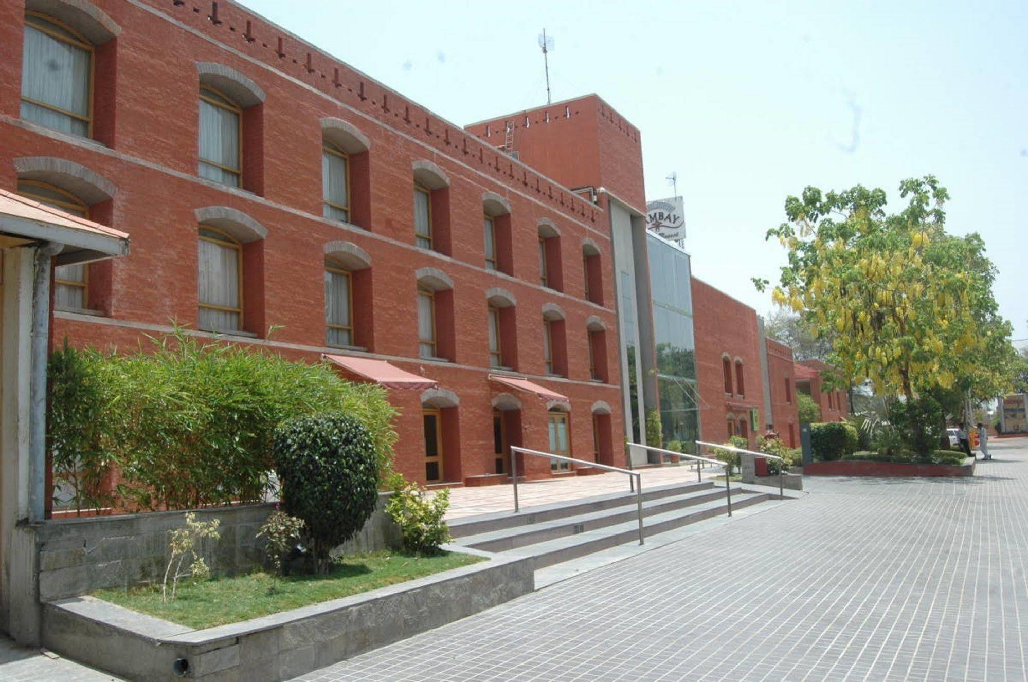 Cambay Sapphire, Gandhinagar Otel Dış mekan fotoğraf