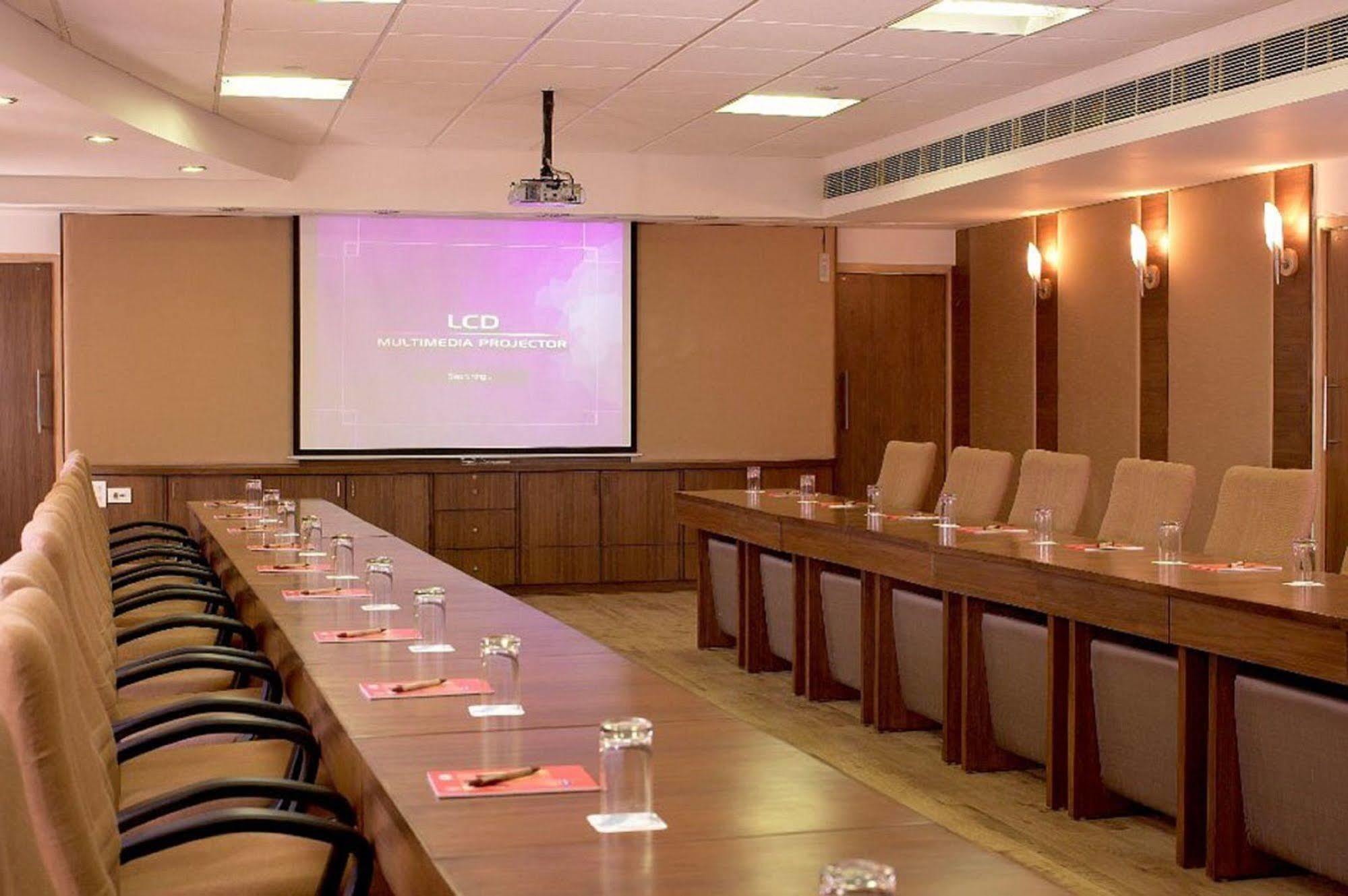 Cambay Sapphire, Gandhinagar Otel Dış mekan fotoğraf