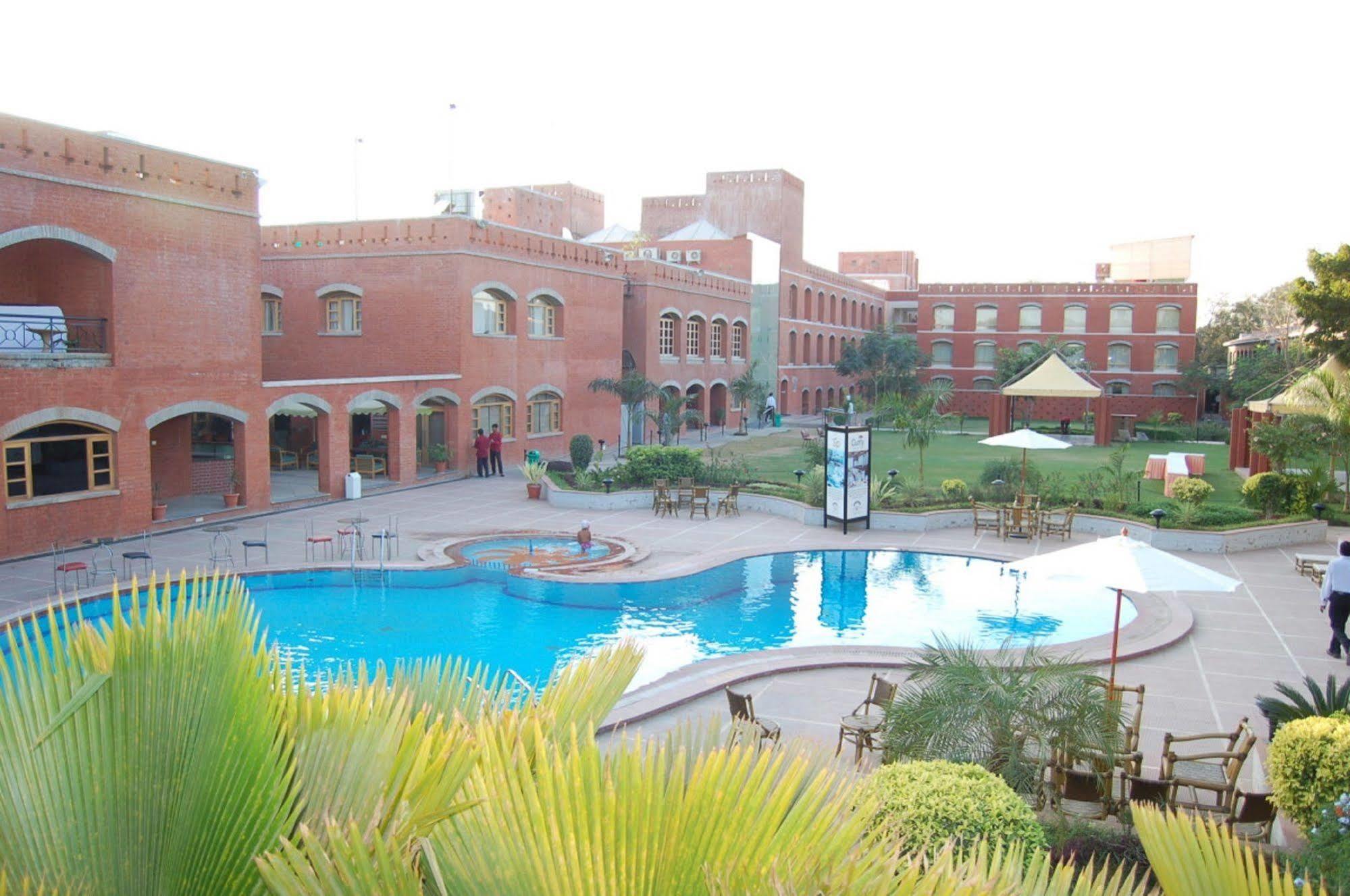 Cambay Sapphire, Gandhinagar Otel Dış mekan fotoğraf