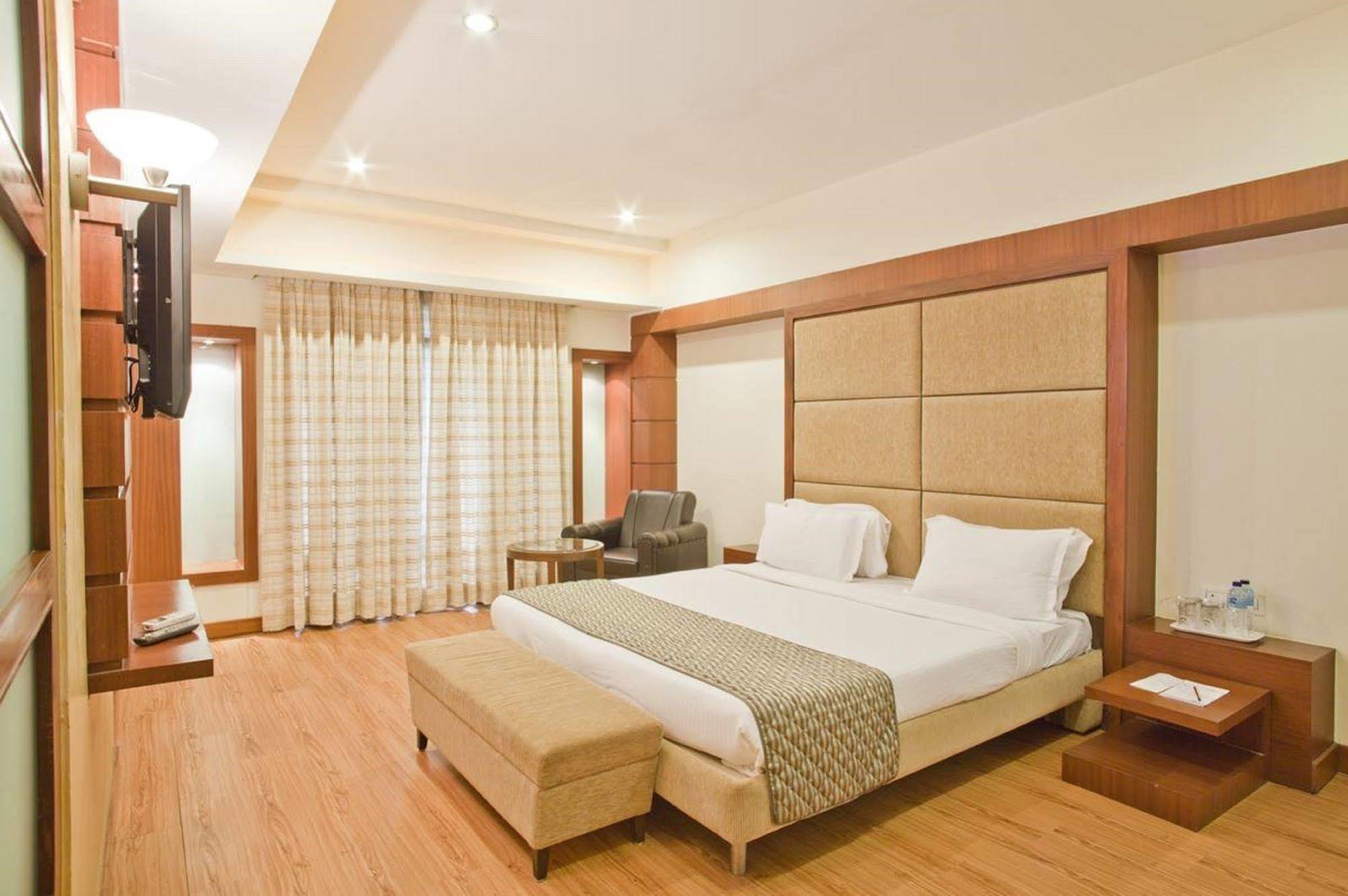 Cambay Sapphire, Gandhinagar Otel Dış mekan fotoğraf