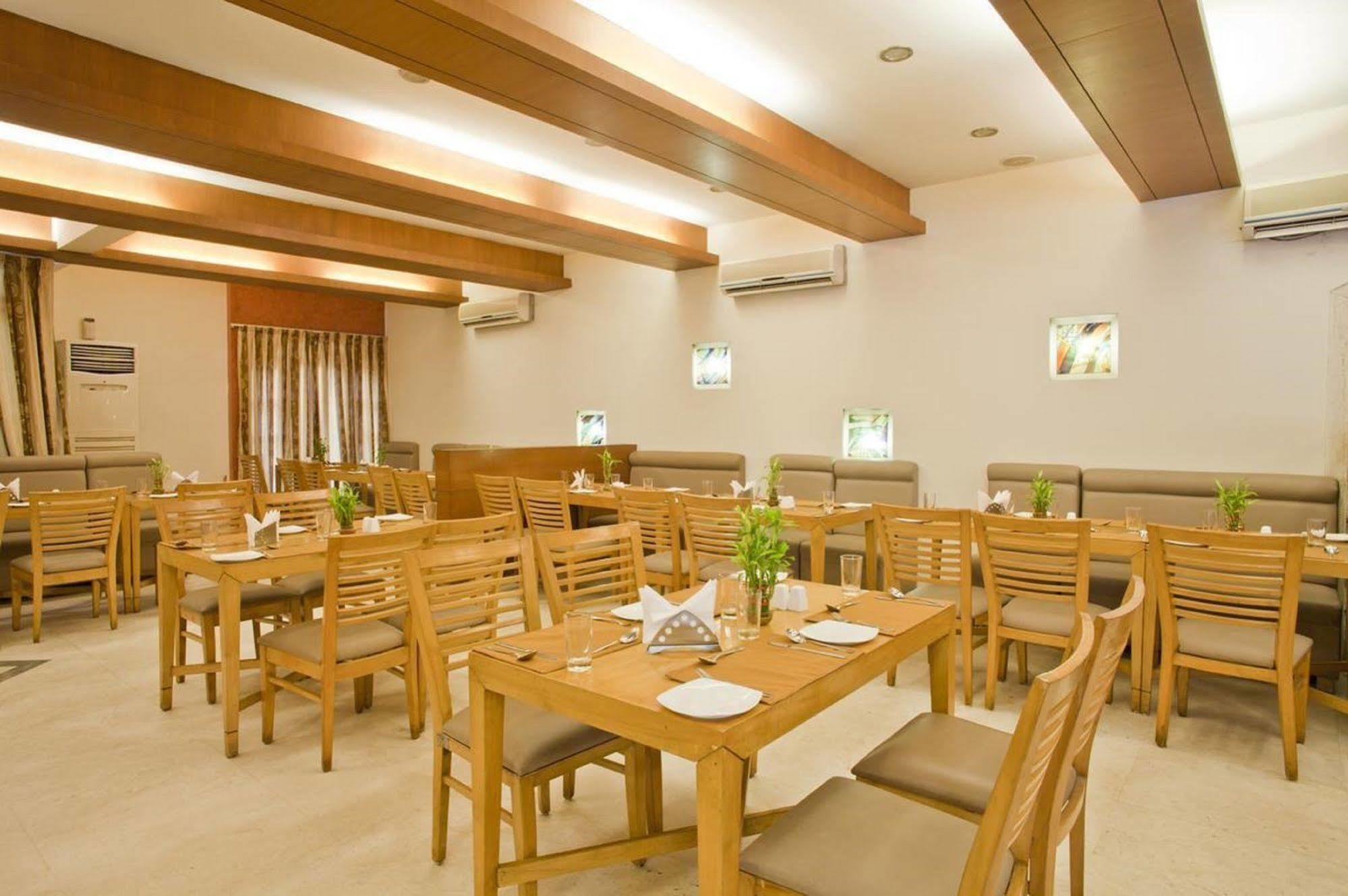 Cambay Sapphire, Gandhinagar Otel Dış mekan fotoğraf